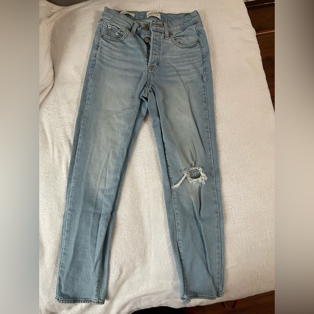 Universal Thread Light Blue Distressed Women Jeans - 2r